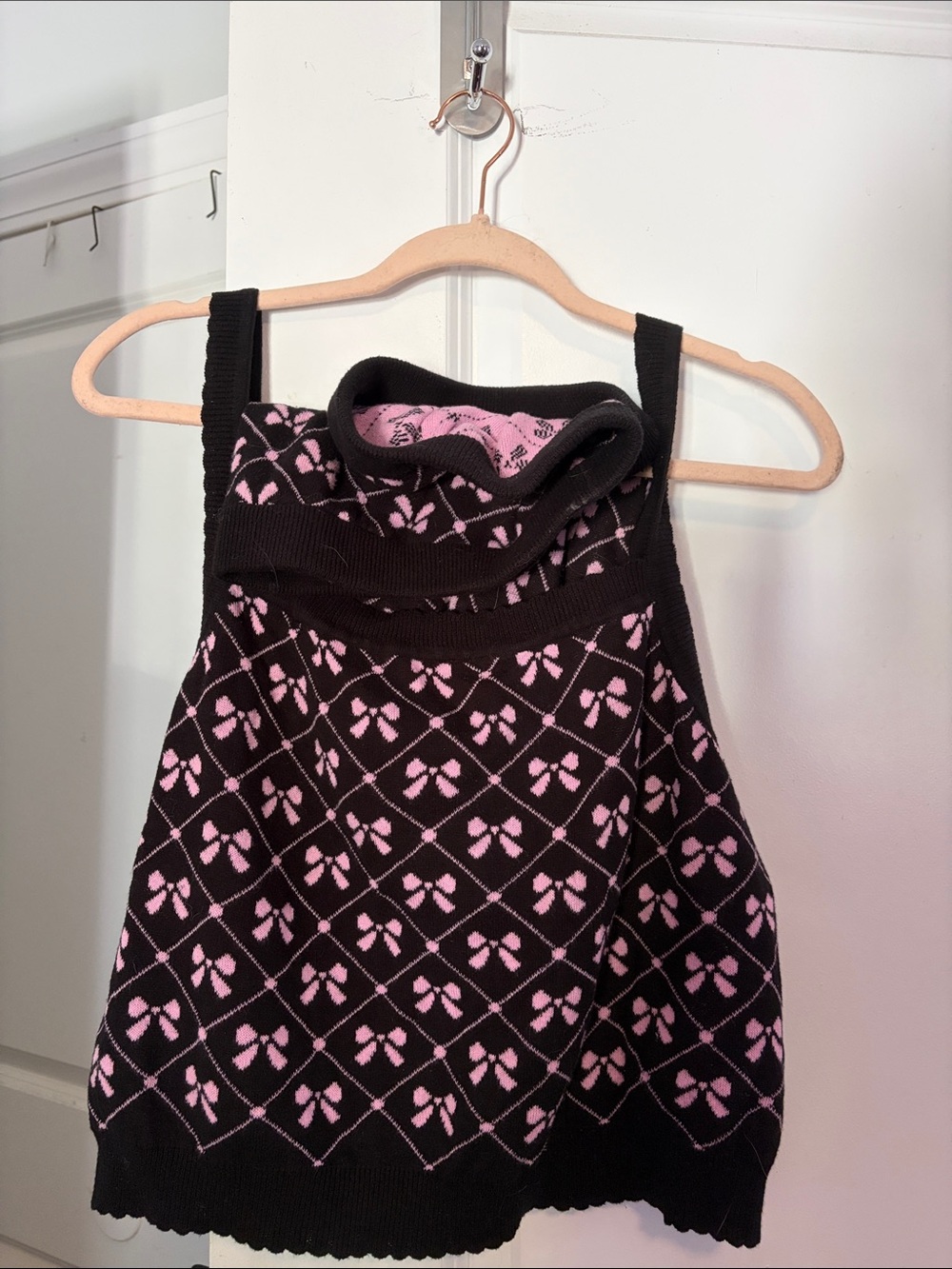 Black and Pink Bow Pattern Knit Tank